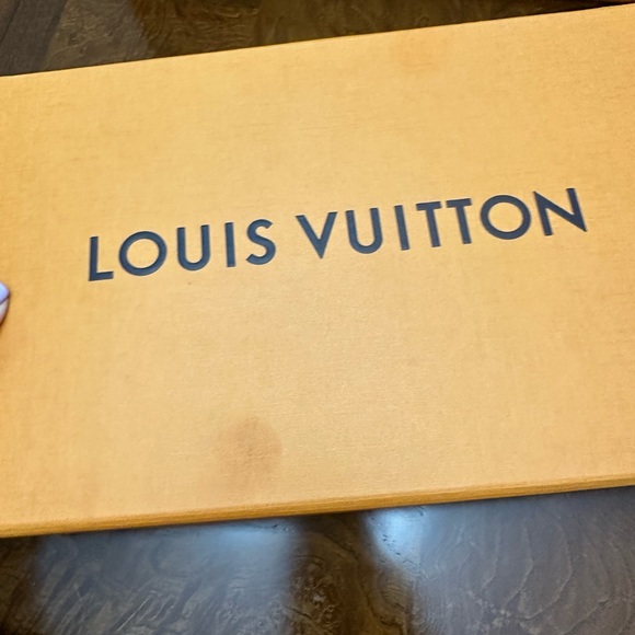 Louis Vuitton to turn belt, one side, black one side tan - Picture 5 of 5